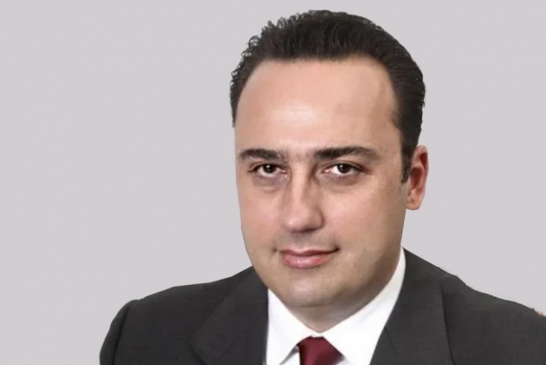 Η άργητα πολλαπλασιάζει τα μέτωπα στις ΑΠΕ